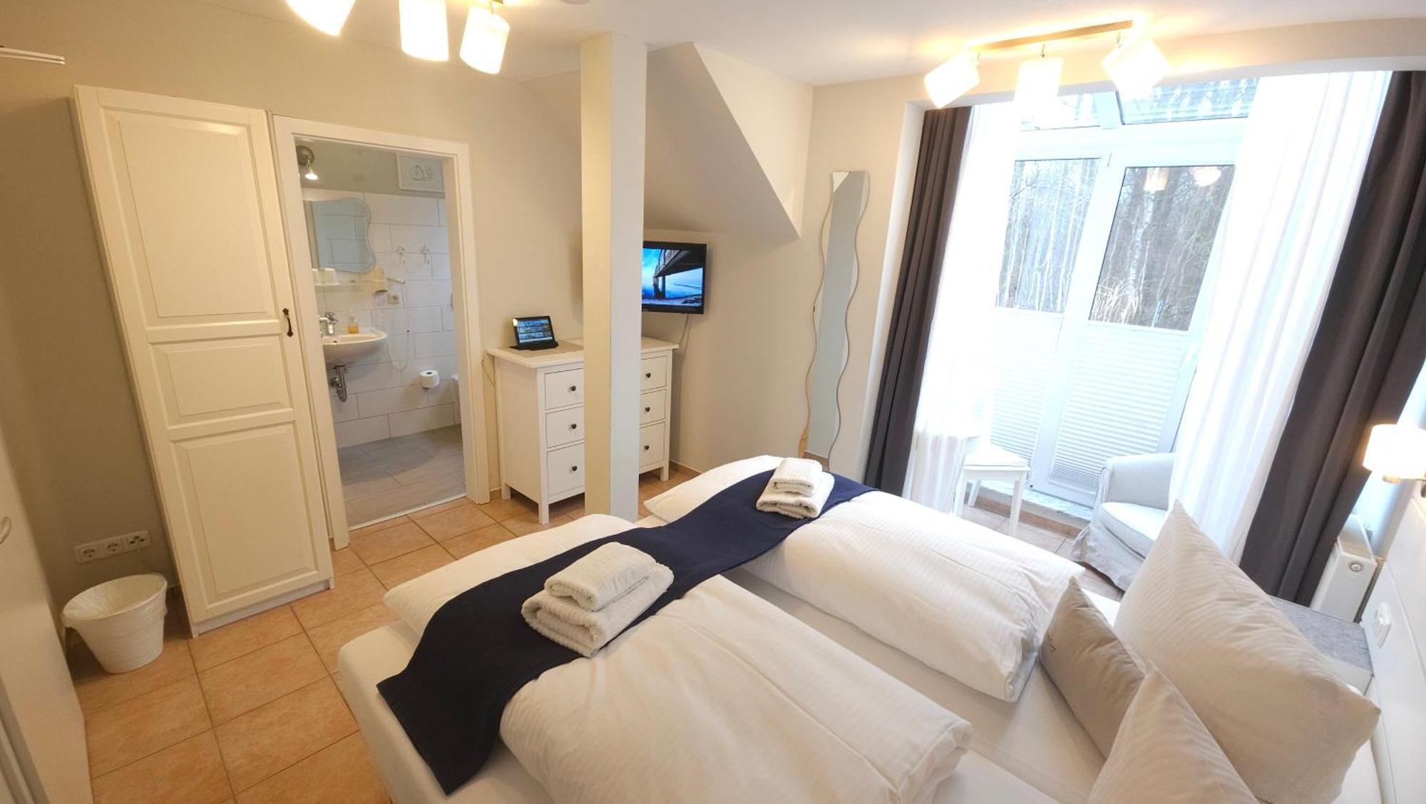 Hotel Garni Auszeit Болтенхаген Екстериор снимка
