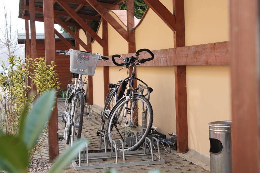 Hotel Garni Auszeit Болтенхаген Екстериор снимка