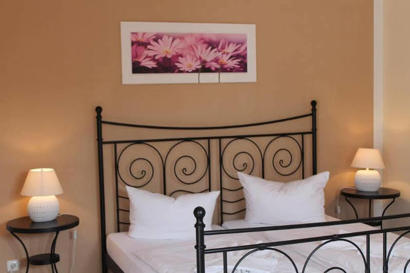 Hotel Garni Auszeit Болтенхаген Екстериор снимка