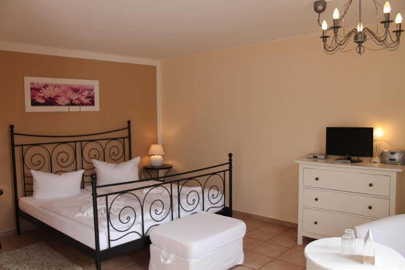 Hotel Garni Auszeit Болтенхаген Екстериор снимка